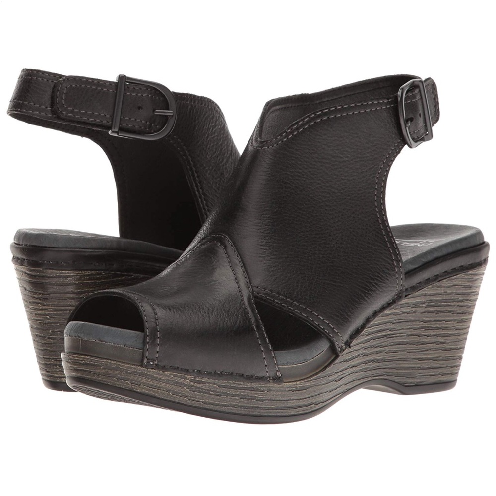 Dansko Women’s Vanda Ankle Bootie